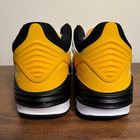 Nike Air Jordan Max Aura 5 Shoes Sneakers DZ4353-701 Size 8 Men / 9.5 Women - Picture 2 of 7